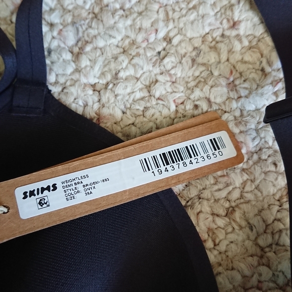Skims weightless black demi Bra size 38A - Picture 7 of 10